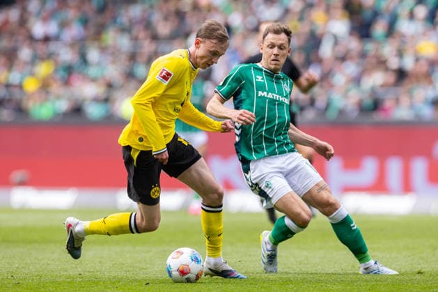16.05.2026, 34. Spieltag in der 1. Fussball Bundesliga, SV Werder Bremen - Borussia Dortmund. v. l. Maximilian Beier (Borussia Dortmund), Senne Lynen (SV Werder Bremen). Bremen Weserstadion Bremen Deutschland xRHR-FOTO DEx Copyright: DennisxEwert RHR-FOTOx RHR-FOTO DE