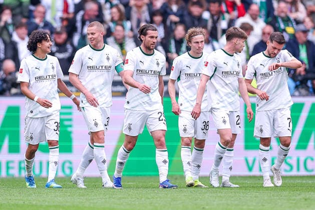 16.05.2026, Fußball, Borussia Mönchengladbach - TSG 1899 Hoffenheim, 1. Fußball Bundesliga, 34.Spieltag, Borussia-Park, Saison 2025 2026: Torjubel nach dem Tor zum 2:0 durch Torschütze Haris Tabakovic (Borussia Mönchengladbach 15) zusammen mit DFB regulations prohibit any use of photographs as image sequences and or quasi-video. Nordrhein-Westfalen Deutschland