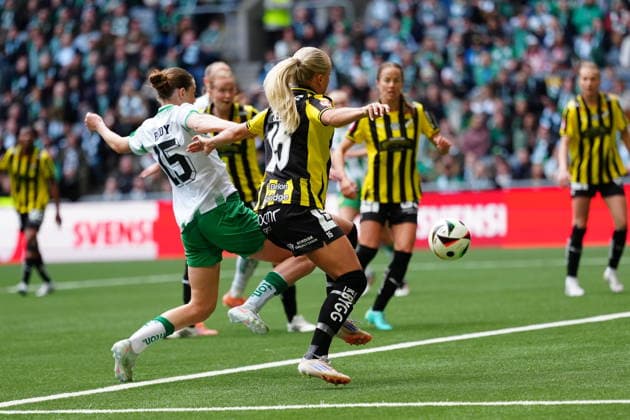 STOCKHOLM, SWEDEN 20260516 Hammarby s Sofia Reidy misses a goal chance, Häcken s Alva Selerud, during Saturday s final match in the Swedish Cup between Hammarby IF and BK Häcken FF at 3Arena. STOCKHOLM SWEDEN x10658x