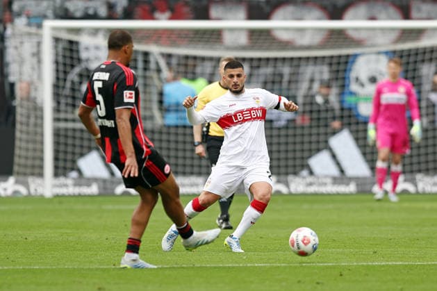16.05.2026, xovx, Fußball Fußball Bundesliga, Eintracht Frankfurt - VfB Stuttgart v.l. Aurele Amenda (Eintracht Frankfurt), Deniz Undav (VfB Stuttgart) (DFL DFB REGULATIONS PROHIBIT ANY USE OF PHOTOGRAPHS as IMAGE SEQUENCES and or QUASI-VIDEO) emspor Frankfurt