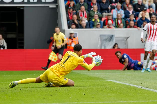 Noah Atubolu (SC Freiburg, 01) hat den Ball , Deutschland, Fussball, 1. Bundesliga, 34.Spieltag, 2025 2026, SC Freiburg vs. RB Leipzig, 16.05.2026, Freiburg im Breisgau Europa-Park Stadion Baden-Württemberg Deutschland Copyright: xGrantxHubbsx