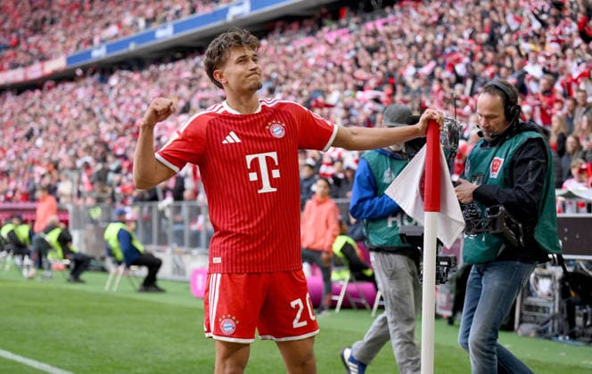 Fussball 1. Bundesliga Saison 2025 2026 34. Spieltag FC Bayern Muenchen - 1. FC Koeln 16.05.2026 FC Bayern Muenchen Jubel nach dem Tor zum 3 - 1, Torschuetze Tom Bischof