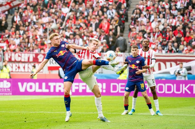 16.05.2026, xdaymx, Fussball 1.Bundesliga, SC Freiburg - RB Leipzig. vl. Schandorff, Conrad Harder (RB Leipzig) im harten Zweikampf mit Matthias Ginter (SC Freiburg) (DFL DFB REGULATIONS PROHIBIT ANY USE OF PHOTOGRAPHS as IMAGE SEQUENCES and or QUASI-VIDEO) Freiburg