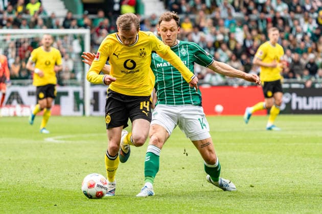 Deutschland: Bundesliga 2025 2026 34. Spieltag, SV Werder Bremen vs. Borussia Dortmund Samstag, 6.05.2026 Weserstadion, Bremen Maximilian Beier (Borussia Dortmund, 14) Senne Lynen ( 14) Copyright: xCelinaxLeiersx