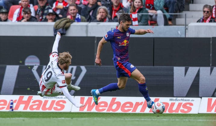 GER, Freiburg, SC Freiburg vs RB Leipzig, Bundesliga, Fussball, DFB, Spielzeit 2025 2026, Europa-Park-Stadion, 34. Spieltag im Bild v.l.: Jan-Niklas Beste (SC Freiburg 19), Max Finkgräfe (RB Leipzig 35) DFB DFL REGULATIONS PROHIBIT ANY USE OF PHOTOGRAPHS AS IMAGE SEQUENCES AND OR QUASI-VIDEO, 16.05.2026 Copyright: HMBxMedia HendrikxHamelau