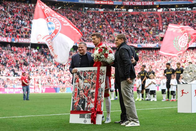 Leon Goretzka (FC Bayern München) wird verabschiedet waehrend des Spiels der Bundesliga zwischen FC Bayern München und 1. FC Köln, Allianz Arena am 16. May 2026 in München, Deutschland. (Foto von Oliver Kaelke DeFodi Images) +++ Leon Goretzka (FC Bayern München) is adopted during the Bundesliga match between FC Bayern München and 1. FC Köln at Allianz Arena on May 16, 2026 in München, Germany. (Photo by Oliver Kaelke DeFodi Images) DFL regulations prohibit any use of photographs as image sequences and or quasi-video. (Photo by Oliver Kaelke DeFodi Images) -