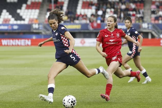 ROTTERDAM - (lr) Melanie Bross of PSV, Jette Wieferink of FC Twente during the KNVB Cup Women s Final match between FC Twente (women) and PSV (women) at Sparta Stadion Het Kasteel on 16 May 2026 in Rotterdam, the Netherlands. BAS CZERWINSKI ANP Women s Eurojackpot KNVB Beker - Final 2025-2026 xVIxANPxSportx xxANPxIVx 558452989 originalFilename: 558452989.jpg