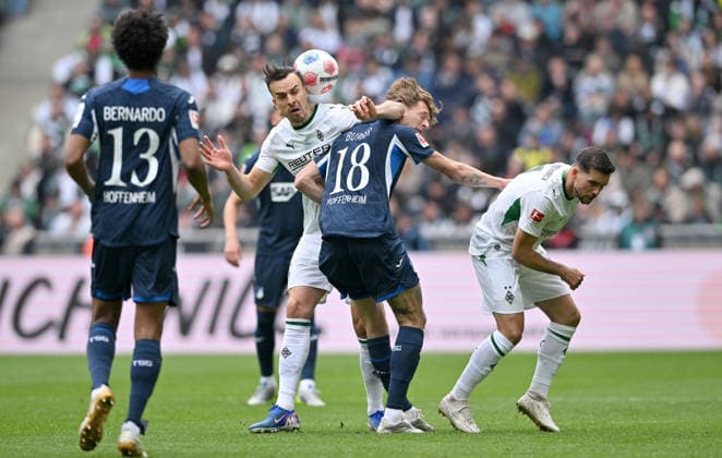 (l-r) Bernardo (1899 Hoffenheim), Haris Tabakovic (Bor. Mönchengladbach), Wouter Burger (1899 Hoffenheim), Kevin Stöger (Stoeger)(Bor. Mönchengladbach) Aktion, Zweikampf, Fussball 1. Bundesliga, 34.Spieltag, Borussia Moenchengladbach - TSG 1899 Hoffenheim, am 16.05.2026 in Moenchengladbach Deutschland. DFL regulations prohibit any use of photographs as image sequences and or quasi-video Â