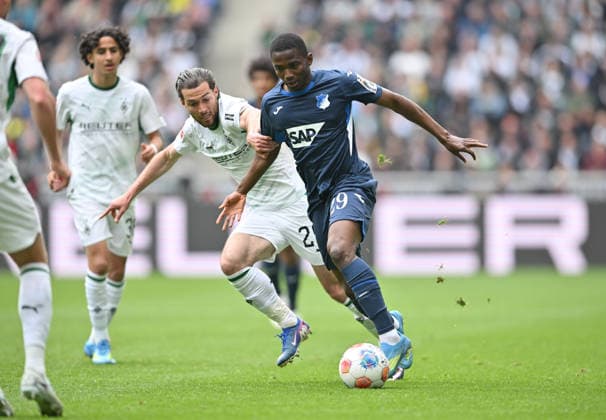 (l-r) Joe Scally (Bor. Mönchengladbach), Bazoumana Toure (1899 Hoffenheim) Aktion, Zweikampf, Fussball 1. Bundesliga, 34.Spieltag, Borussia Moenchengladbach - TSG 1899 Hoffenheim, am 16.05.2026 in Moenchengladbach Deutschland. DFL regulations prohibit any use of photographs as image sequences and or quasi-video Â
