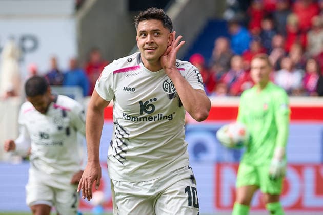 Nadiem Amiri (1. FSV Mainz 05, 10) provoziert die Heidenheimer Fans nach seinem Treffer zum 0:2 GER, 1. FC Heidenheimn vs. FSV Mainz 05, Fussball, Herren, 1. Bundesliga, 34. Spieltag, Spielzeit 2025 2026, 16.05.2026 DFL, DFB regulations prohibit any use of photographs as image sequences and or quasi-video GER, 1. FC Heidenheimn vs. FSV Mainz 05, Fussball, Herren, 1. Bundesliga, 34. Spieltag, Spielzeit 2025 2026, 16.05.2026 Heidenheim Copyright: xEibner-Pressefoto GeraldxOelze-dexStoppanyx EP_ODS