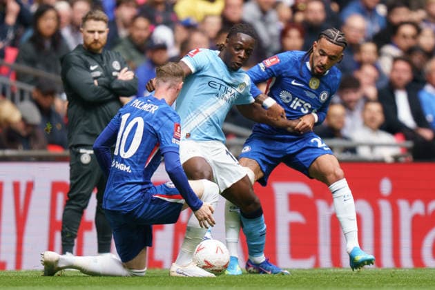 Chelsea v Manchester City, Emirates FA Cup Final JÃ rÃ my Doku of Manchester City under pressure from Cole Palmer of Chelsea and Malo Gusto of Chelsea during the Chelsea v Manchester City Emirates FA Cup Final match at Wembley Stadium, London, England on 16 May 2026 Credit: Dylan Hepworth Every Second Media Editorial use only. All images are copyright Every Second Media Limited. No images may be reproduced without prior permission. Copyright: xIMAGO EveryxSecondxMediax ESM-1997-0041 DylanxHepworthx xEveryxSecondxMediax