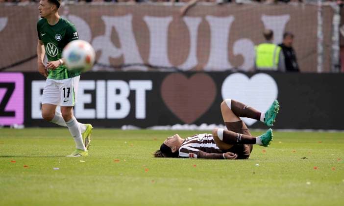 Foto : Verlierer am Boden zerstört .... Tomoya ANDO (Pauli) Fussball 1. Bundesliga , 34. Spieltag am Sa. 16.05.2026 FC St. Pauli - VfL Wolfsburg