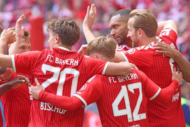 v.r. 9 Harry Kane, 42 Lennart Karl, 20 Tom Bischof, 6 Joshua Kimmich, 4 Jonathan Tah (FCB) Jubel, Torjubel, Gruppe Fussball 1. BL FC Bayern München - 1. FC Köln 16.05.2026 Allianz Arena FOTO: Mladen Lackovic LakoPress