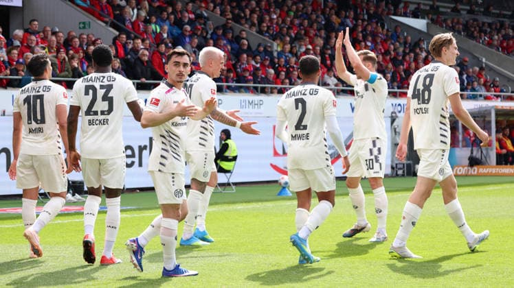 16.05.2026, xrekx, Fussball 1.Bundesliga, 1.FC Heidenheim - FSV Mainz 05 v.l. Torjubel nach dem Tor zum celebrating the goal celebrate 0:2 durch Nadiem Amiri (1.FSV Mainz 05) Paul Nebel (1.FSV Mainz 05) (DFL DFB REGULATIONS PROHIBIT ANY USE OF PHOTOGRAPHS as IMAGE SEQUENCES and or QUASI-VIDEO) Heidenheim