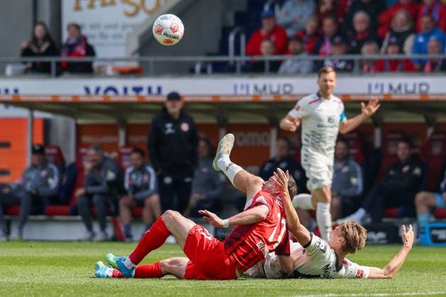 Aktion zwischen Budu Zivzivadze 12 (1FC Heidenheim 1846) und Kacper Potulski 48 (1. FSV Mainz 05), 1. FC Heidenheim vs. 1. FSV Mainz 05, Fussball, Maenner, Bundesliga, DFL, Saison 2025 2026, 34. Spieltag, Rueckrunde, 16.05.2026 DFB regulations prohibit any use of photographs as image sequences and or quasi-video Heidenheim Baden-Wuerttemberg Deutschland
