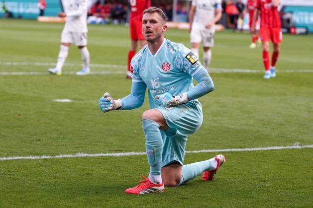 Torwart Daniel Batz 33 (1. FSV Mainz 05) bejubelt eine Parade, 1. FC Heidenheim vs. 1. FSV Mainz 05, Fussball, Maenner, Bundesliga, DFL, Saison 2025 2026, 34. Spieltag, Rueckrunde, 16.05.2026 DFB regulations prohibit any use of photographs as image sequences and or quasi-video Heidenheim Baden-Wuerttemberg Deutschland