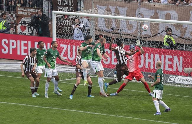 Hier erzielt Abdoulie Ceesay (FC St. Pauli) das 1-1 Fussball, 1.BL, Saison 2025 2026, Herren, FC St.Pauli gegen VfL Wolfsburg, 34.Spieltag DFL REGULATIONS PROHIBIT ANY USE OF PHOTOGRAPHS AS IMAGE SEQUENCES AND OR QUASI-VIDEO.