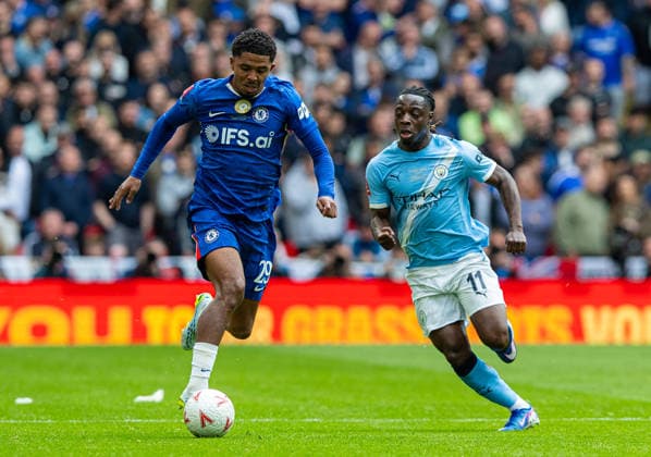 Football - FA Cup - Semi-Final - Chelsea FC v Manchester City FC LONDON, ENGLAND - Saturday, May 16, 2026: Chelsea s Wesley Fofana (L) is challenged by Manchester City s JÃ rÃ my Doku during the FA Cup Final between Chelsea FC and Manchester City FC at Wembley Stadium. (Photo by Ian Stephen Propaganda) LONDON Wembley Stadium GREATER LONDON ENGLAND  Copyright: xDavidxRawcliffex P2026-05-16-FA_Cup_Final-9