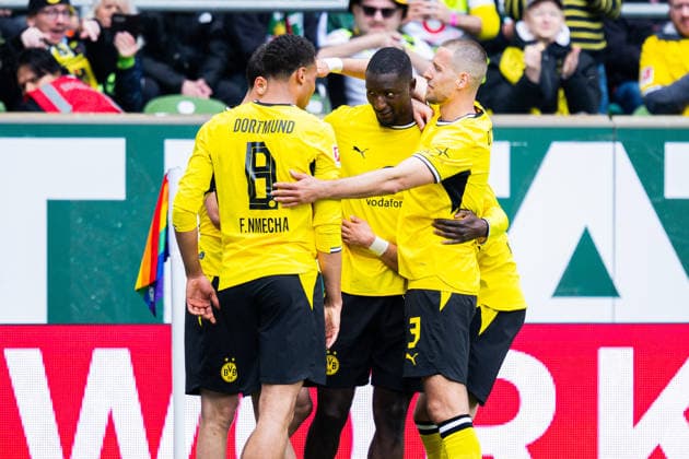 16.05.2026 - Fußball, 2025 2026, 1. Bundesliga, 34. Spieltag, SV Werder Bremen - Borussia Dortmund: (M) Serhou Guirassy (Dortmund) jubelt nach seinem Tor zum 0:1 mit (L-R) Felix Nmecha (Dortmund), Waldemar Anton (Dortmund) DFL REGULATIONS PROHIBIT ANY USE OF PHOTOGRAPHS AS IMAGE SEQUENCES AND OR QUASI-VIDEO.