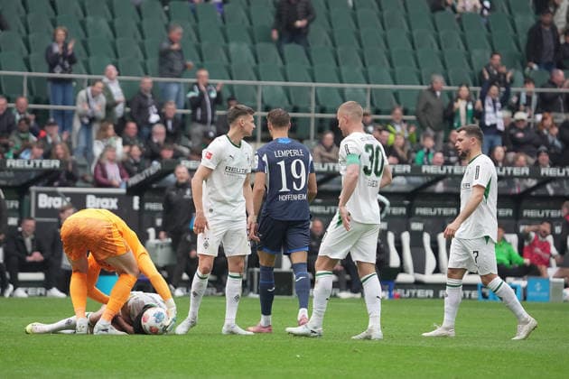 GER, 1.FBL, Borussia Mönchengladbach vs TSG Hoffenheim 16.05.2026, Borussia-Park, Mönchengladbach, GER, 1.FBL, Borussia Mönchengladbach vs TSG Hoffenheim , im Bild Tim Lemperle (Hoffenheim) muss mit gelb-roter Karte vom Platz. DFL regulations prohibit any use of photographs as image sequences and or quasi-video.