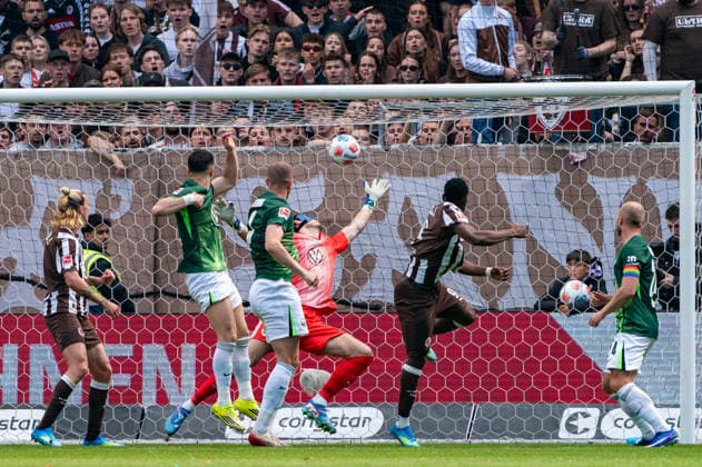 Tor zum 1:1 Abdoulie Ceesay (FC St. Pauli, 09), GER, FC St. Pauli vs. VfL Wolfsburg, Fussball, Bundesliga, Spieltag 34, Saison 2025 2026, 16.05.2026 DFL REGULATIONS PROHIBIT ANY USE OF PHOTOGRAPHS AS IMAGE SEQUENCES AND OR QUASI-VIDEO GER, FC St. Pauli vs. VfL Wolfsburg, Fussball, Bundesliga, Spieltag 34, Saison 2025 2026, 16.05.2026 Hamburg Copyright: xEibner-Pressefoto MaxxVincenx EP_MVN