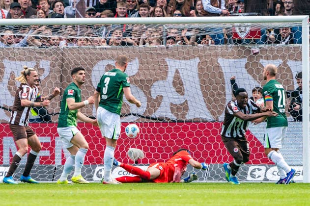 Tor zum 1:1 Abdoulie Ceesay (FC St. Pauli, 09), GER, FC St. Pauli vs. VfL Wolfsburg, Fussball, Bundesliga, Spieltag 34, Saison 2025 2026, 16.05.2026 DFL REGULATIONS PROHIBIT ANY USE OF PHOTOGRAPHS AS IMAGE SEQUENCES AND OR QUASI-VIDEO GER, FC St. Pauli vs. VfL Wolfsburg, Fussball, Bundesliga, Spieltag 34, Saison 2025 2026, 16.05.2026 Hamburg Copyright: xEibner-Pressefoto MaxxVincenx EP_MVN