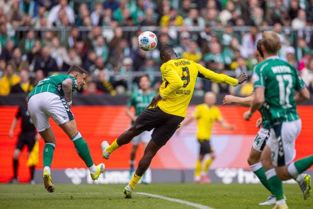 16.05.2026, 34. Spieltag in der 1. Fussball Bundesliga, SV Werder Bremen - Borussia Dortmund. Serhou Guirassy (Borussia Dortmund) trifft zum 0:1 per Kopfball. Bremen Weserstadion Bremen Deutschland xRHR-FOTO DEx Copyright: DennisxEwert RHR-FOTOx RHR-FOTO DE