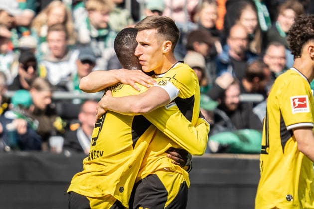 Deutschland: Bundesliga 2025 2026 34. Spieltag, SV Werder Bremen vs. Borussia Dortmund Samstag, 16.05.2026 Weserstadion, Bremen Tor zum 0:1 durch Serhou Guirassy (Borussia Dortmund, 9) Jubel Freude Emotionen Torjubel Nico Schlotterbeck (Borussia Dortmund, 4) Copyright: xCelinaxLeiersx