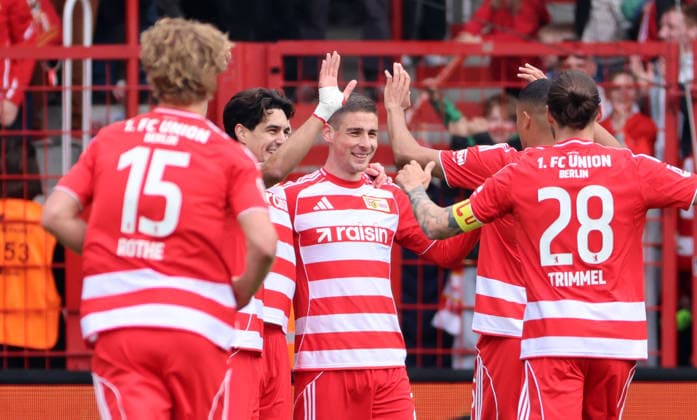 Andrej Ilic jubelt nach Tor zum 1:0 mit Teamkollegen Freude Emotion Jubel Fußball Fussball Bundesliga Herren DFL 34.Spieltag Saison 2025 2026 16.05.2026 1.FC Union Berlin FCU vs. FC Augsburg FCA DFL regulations prohibit any use of photographs as image sequences and or quasi-video.