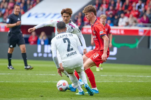 Kaishu Sano (1. FSV Mainz 05, 06), Phillipp Mwene (1. FSV Mainz 05, 02) und Jan Schoeppner (1. FC Heidenheim, 03) GER, 1. FC Heidenheimn vs. FSV Mainz 05, Fussball, Herren, 1. Bundesliga, 34. Spieltag, Spielzeit 2025 2026, 16.05.2026 DFL, DFB regulations prohibit any use of photographs as image sequences and or quasi-video GER, 1. FC Heidenheimn vs. FSV Mainz 05, Fussball, Herren, 1. Bundesliga, 34. Spieltag, Spielzeit 2025 2026, 16.05.2026 Heidenheim Copyright: xEibner-Pressefoto GeraldxOelze-dexStoppanyx EP_ODS