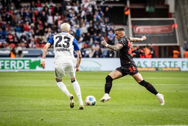LEVERKUSEN, GERMANY - MAY 16, 2026 : Aleix Garcia (Bayer 04 Leverkusen, 24), Albert Gronbaek (Hamburger SV, 23) during the German Bundesliga match on gameday 34 between Bayer 04 Leverkusen vs. Hamburger SV at BayArena on May 16, 2026 in Leverkusen, Germany. DFL REGULATIONS PROHIBIT ANY USE OF PHOTOGRAPHS AS IMAGE SEQUENCES AND OR QUASI-VIDEO. Northrhine-Westphalia Germany Copyright: xAxelxKohringx