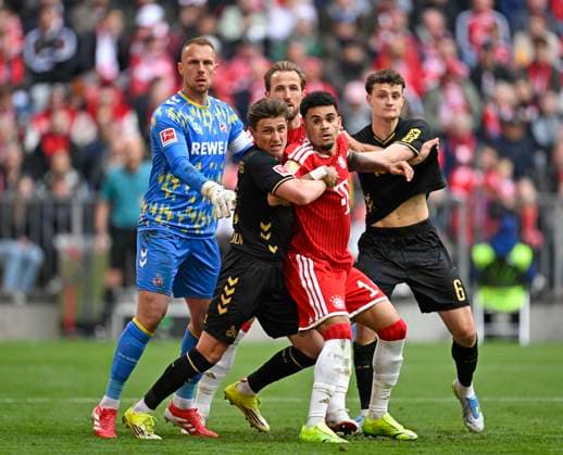 16.05.2026, Fussball Bundesliga 2025 2026, 34.Spieltag, FC Bayern München - 1.FC Köln, in der Allianz-Arena München, v.l. Torwart Marvin Schwäbe (Köln), Alessio Castro-Montes (1.FC Köln), Harry Kane (FC Bayern München), Luis Diaz (FC Bayern München) und Eric Martel (Köln)