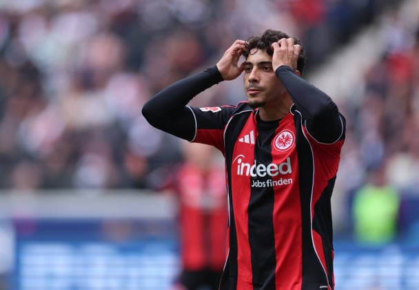 16.05.2026, Fussball Bundesliga, Eintracht Frankfurt - VfB Stuttgart, v.l., Fares Chaibi (Eintracht Frankfurt) enttaeuscht, enttaeuscht schauend, dissapointed, traurig, frustiert, frust, gefrustet, frustrated DFL DFB REGULATIONS PROHIBIT ANY USE OF PHOTOGRAPHS AS IMAGE SEQUENCES AND OR QUASI-VIDEO. xdcx Copyright: HMBxMedia Claus