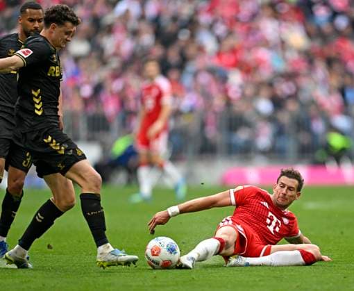 16.05.2026, Fussball Bundesliga 2025 2026, 34.Spieltag, FC Bayern München - 1.FC Köln, in der Allianz-Arena München, Leon Goretzka (FC Bayern München) setzt sich durch,