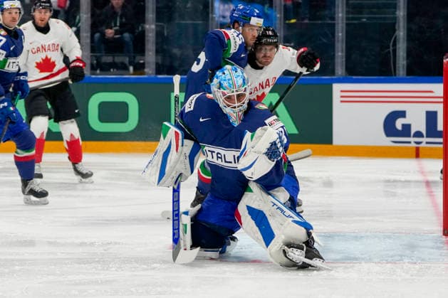 FRIBOURG, SWITZERLAND - MAY 16: goalkeeper Davide Fadani of Italy saves during the 2026 IIHF Ice hockey, Eishockey World Championship, WM, Weltmeisterschaft Switzerland game between Italy and Canada at BCF Arena on May 16, 2026 in Fribourg, Fribourg. Fribourg BCF Arena Fribourg Switzerland Copyright: xJustPictures.ch JarixPestelaccix jp-en-EuSpIm-JP6_JAR_Italy_Canada_16May2026_00016