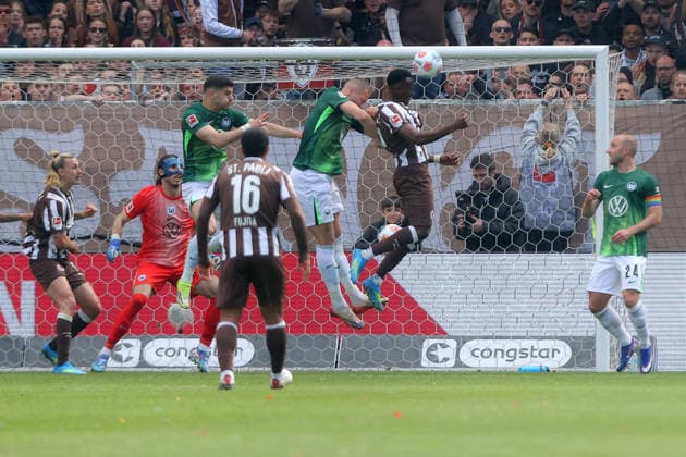 16.05.2026, xtgx, Fussball 1.Bundesliga, FC St.Pauli - VfL Wolfsburg v.l. Abdoulie Ceesay (FC St.Pauli) Torschuetze, erzielt das Tor, Treffer, scores the goal 1:1 (DFL DFB REGULATIONS PROHIBIT ANY USE OF PHOTOGRAPHS as IMAGE SEQUENCES and or QUASI-VIDEO) Hamburg