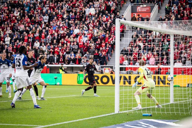 LEVERKUSEN, GERMANY - MAY 16, 2026 : The 1-1 after a header of Jarell Quansah (Bayer 04 Leverkusen, 4) during the German Bundesliga match on gameday 34 between Bayer 04 Leverkusen vs. Hamburger SV at BayArena on May 16, 2026 in Leverkusen, Germany. DFL REGULATIONS PROHIBIT ANY USE OF PHOTOGRAPHS AS IMAGE SEQUENCES AND OR QUASI-VIDEO. Northrhine-Westphalia Germany Copyright: xAxelxKohringx