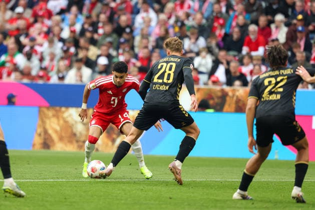 Luis Diaz (FC Bayern Muenchen, 14) mit Ball mit Sebastian Sebulonsen (1. FC Koeln, 28), GER, FC Bayern Muenchen vs. 1. FC Koeln, Fussball, Bundesliga, 34. Spieltag, Saison 2025 2026, 16.05.2026, DFL DFB REGULATIONS PROHIBIT ANY USE OF PHOTOGRAPHS as IMAGE SEQUENCES and or QUASI-VIDEO, GER, FC Bayern Muenchen vs. 1. FC Koeln, Fussball, Bundesliga, 34. Spieltag, Saison 2025 2026, 16.05.2026 Muenchen Copyright: xEibner-Pressefoto JennixMaulx EP_JML