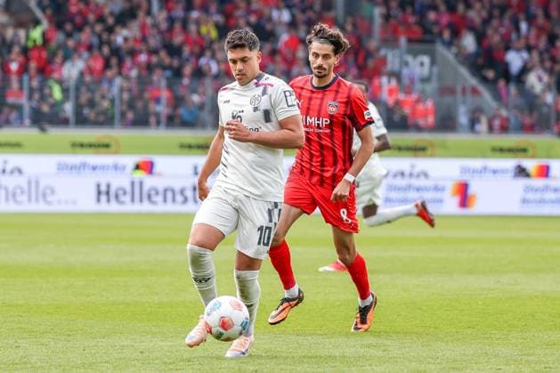 Nadiem Amiri 10 (1. FSV Mainz 05) in Aktion mit Eren Dinkci 8 (1FC Heidenheim 1846) , 1. FC Heidenheim vs. 1. FSV Mainz 05, Fussball, Maenner, Bundesliga, DFL, Saison 2025 2026, 34. Spieltag, Rueckrunde, 16.05.2026 DFB regulations prohibit any use of photographs as image sequences and or quasi-video Heidenheim Baden-Wuerttemberg Deutschland
