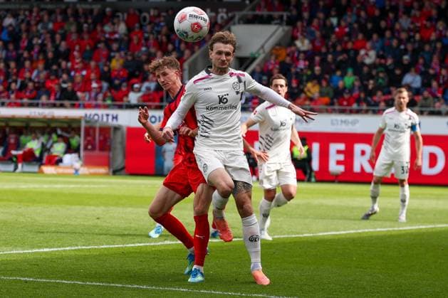 Jan Schoeppner 3 (1FC Heidenheim 1846) und Kacper Potulski 48 (1. FSV Mainz 05) in Aktion, 1. FC Heidenheim vs. 1. FSV Mainz 05, Fussball, Maenner, Bundesliga, DFL, Saison 2025 2026, 34. Spieltag, Rueckrunde, 16.05.2026 DFB regulations prohibit any use of photographs as image sequences and or quasi-video Heidenheim Baden-Wuerttemberg Deutschland