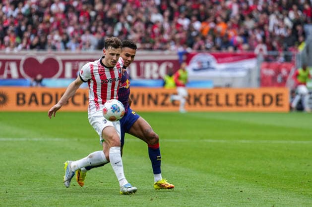1. Bundesliga: SC Freiburg vs RB Leipzig, 16.05.2026 Zweikampf um den Ball zwischen Maximilian Eggestein (SC Freiburg, 8) und Antonio Nusa (RB Leipzig, 7) 1. Bundesliga: SC Freiburg vs RB Leipzig, Europa-Park-Stadion, 16.05.2026 DFB DFL REGULATIONS PROHIBIT ANY USE OF PHOTOGRAPHS AS IMAGE SEQUENCES AND OR QUASI-VIDEO. Copyright: xBEAUTIFULxSPORTS Boscox