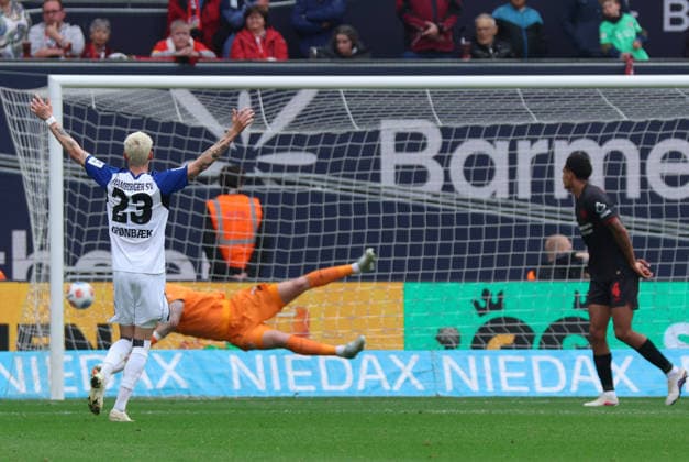 Jonas Meffert (Hamburger SV 23) bejubelt das Tor zum 0:1 durch Fabio Vieira (Hamburger SV 20) nicht im Bild v.l. Jonas Meffert (Hamburger SV 23), Mark Flekken (Bayer Leverkusen, 01), Jarell Quansah (Bayer Leverkusen, 04) GER, Bayer 04 Leverkusen vs. Hamburger SV, Fussball, 1. Bundesliga , 34. Spieltag, Spielzeit 2025 2026, 16.05.2026 (DFL DFB REGULATIONS PROHIBIT ANY USE OF PHOTOGRAPHS as IMAGE SEQUENCES and or QUASI-VIDEO). GER, Bayer 04 Leverkusen vs. Hamburger SV, Fussball, 1. Bundesliga , 34. Spieltag, Spielzeit 2025 2026, 16.05.2026 Leverkusen Copyright: xEibner-Pressefotox xThomasxStoeckerx EP_TSR