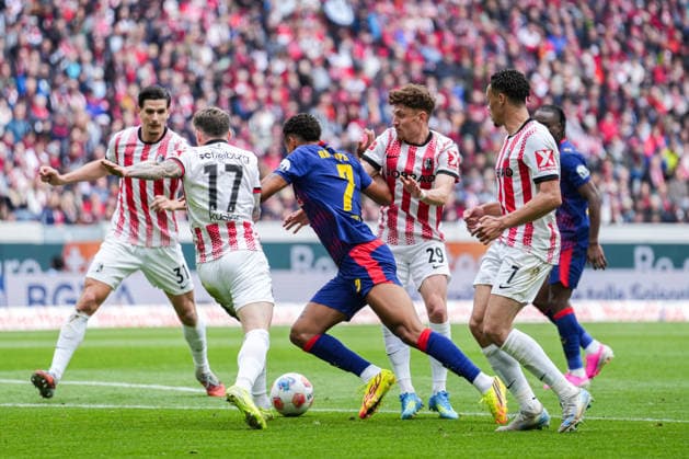 1. Bundesliga: SC Freiburg vs RB Leipzig, 16.05.2026 Kampf um den ball zwischen Lukas Kübler (SC Freiburg, 17), Antonio Nusa (RB Leipzig, 7) und Philipp Treu (SC Freiburg, 29) 1. Bundesliga: SC Freiburg vs RB Leipzig, Europa-Park-Stadion, 16.05.2026 DFB DFL REGULATIONS PROHIBIT ANY USE OF PHOTOGRAPHS AS IMAGE SEQUENCES AND OR QUASI-VIDEO. Copyright: xBEAUTIFULxSPORTS Boscox