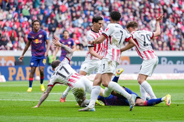 1. Bundesliga: SC Freiburg vs RB Leipzig, 16.05.2026 Kampf um den ball zwischen Lukas Kübler (SC Freiburg, 17), Antonio Nusa (RB Leipzig, 7) und Philipp Treu (SC Freiburg, 29) 1. Bundesliga: SC Freiburg vs RB Leipzig, Europa-Park-Stadion, 16.05.2026 DFB DFL REGULATIONS PROHIBIT ANY USE OF PHOTOGRAPHS AS IMAGE SEQUENCES AND OR QUASI-VIDEO. Copyright: xBEAUTIFULxSPORTS Boscox