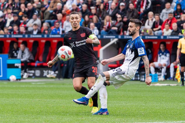 Leverkusen, Deutschland 16. Mai 2026: 1. BL - 2025 2026 - Sp. 34 - Bayer 04 Leverkusen gegen Hamburger SV Im Bild: v. li. im Zweikampf Alejandro Grimaldo (LEV) und Fabio Vieira (HSV) DFL DFB regulations prohibit any use of photographs as image sequences and or quasi-video BayArena Nordrhein Westfalen Copyright: xFotostandx xKruczynskix