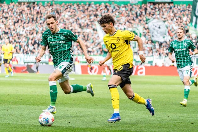 Deutschland: Bundesliga 2025 2026 34. Spieltag, SV Werder Bremen vs. Borussia Dortmund Samstag, 16.05.2026 Weserstadion, Bremen Senne Lynen ( 14) Samuele Inacio (Borussia Dortmund, 40) Copyright: xCelinaxLeiersx