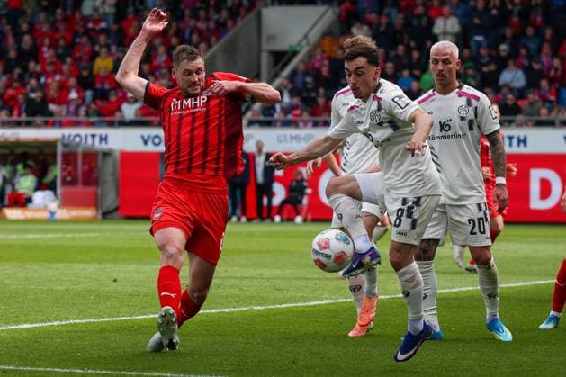 Patrick Mainka 6 (1FC Heidenheim 1846) und Paul Nebel 8 (1. FSV Mainz 05) in Aktion, 1. FC Heidenheim vs. 1. FSV Mainz 05, Fussball, Maenner, Bundesliga, DFL, Saison 2025 2026, 34. Spieltag, Rueckrunde, 16.05.2026 DFB regulations prohibit any use of photographs as image sequences and or quasi-video Heidenheim Baden-Wuerttemberg Deutschland