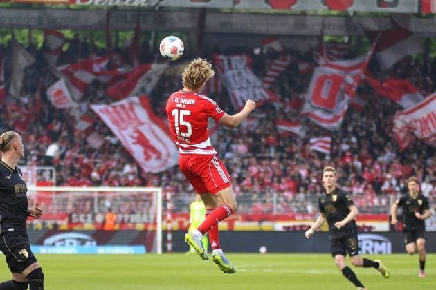 Berlin, Deutschland, 16.05.2026: Stadion Alte Försterei: 34. Spieltag, Saison 2025 26, 1. Fußball-Bundesliga: Union Berlin - FC Augsburg: Kopfball durch Tom Rothe (15, Union Berlin) Copyright: xdtsxNachrichtenagenturx dts_118846