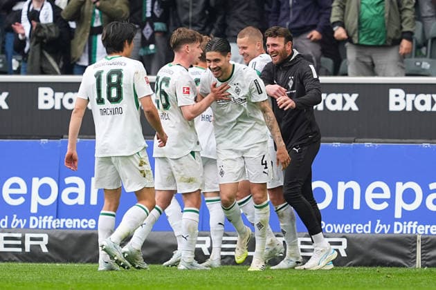 16.05.2026, xydrx, Herren, Fußball, 1.Bundesliga, Borussia Mönchengladbach - TSG 1899 Hoffenheim, Saison 2025 2026, Borussia-Park: Torjubel nach dem Tor zum 3:0 für Borussia Mönchengladbach durch Torschütze Kevin Diks (Borussia Mönchengladbach, 4) zusammen mit Robin Hack (Borussia Mönchengladbach, 25) und Nico Elvedi (Borussia Mönchengladbach, 30) Shuto Machino (Borussia Mönchengladbach, 18) Lukas Ullrich (Borussia Mönchengladbach, 26) DFB regulations prohibit any use of photographs as image sequences and or quasi-video. Copyright: HMBxMedia YannisxDreimann