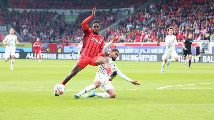 16.05.2026, xrekx, Fussball 1.Bundesliga, 1.FC Heidenheim - FSV Mainz 05 v.l. Christian Conteh (1.FC Heidenheim 1846) Phillipp Mwene (1.FSV Mainz 05) Zweikampf, Aktion, action, battle for the ball (DFL DFB REGULATIONS PROHIBIT ANY USE OF PHOTOGRAPHS as IMAGE SEQUENCES and or QUASI-VIDEO) Heidenheim